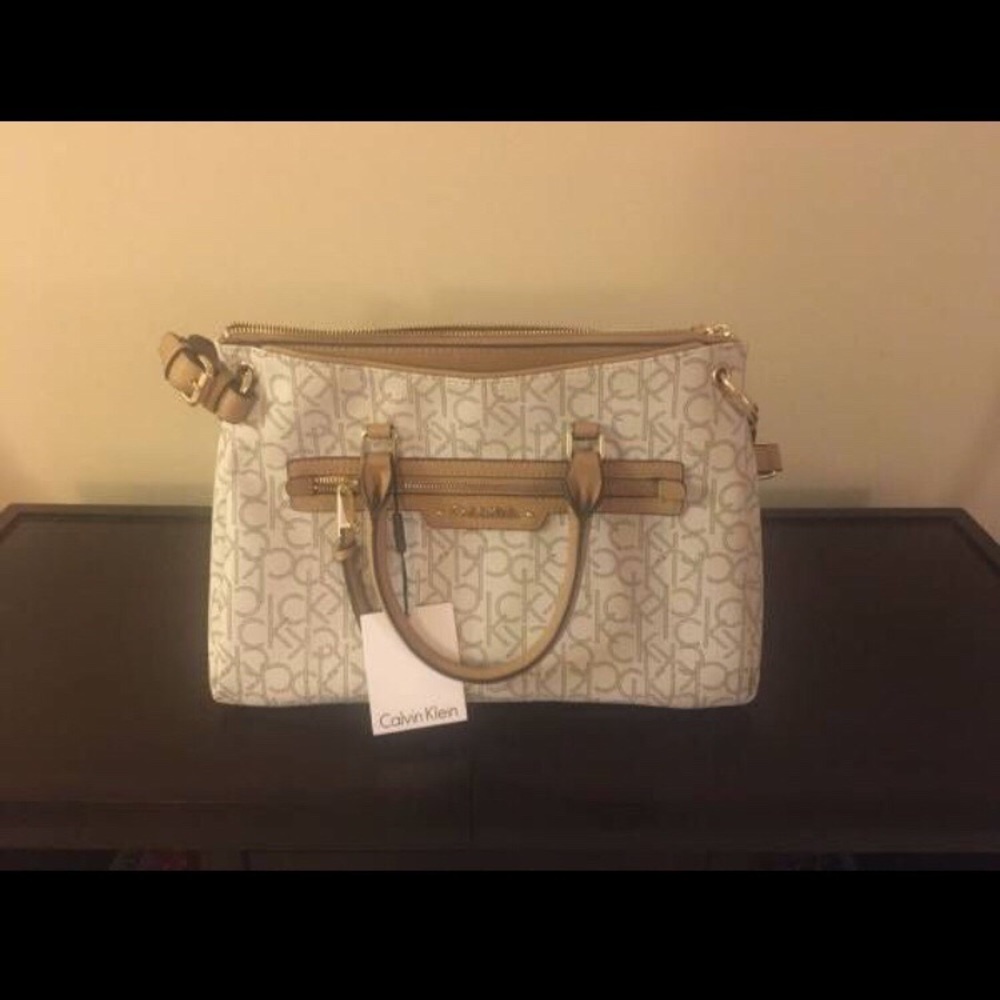 Brand new Calvin Klein purse (tags still on)